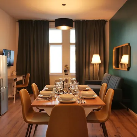 Royal Square View Apartment *
