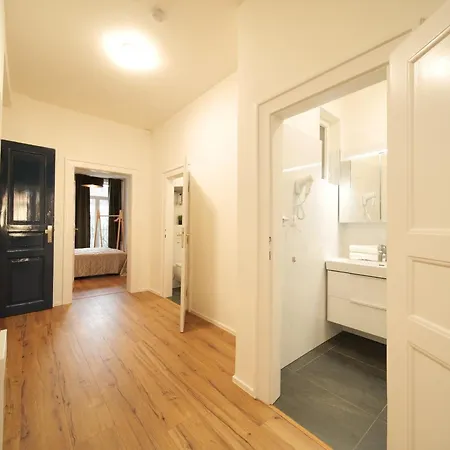 Apartment Royal Square View *