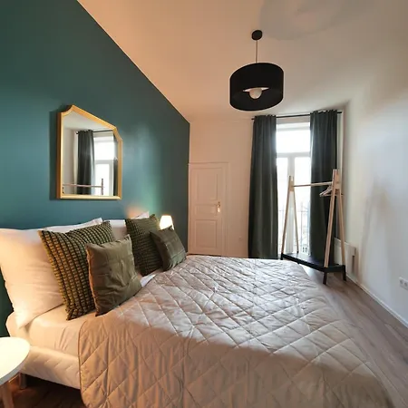 Royal Square View Apartment *