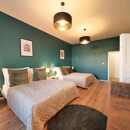 Royal Square View Apartment *