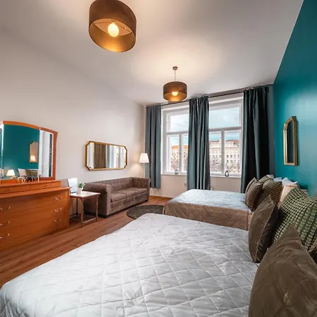 Royal Square View 아파트