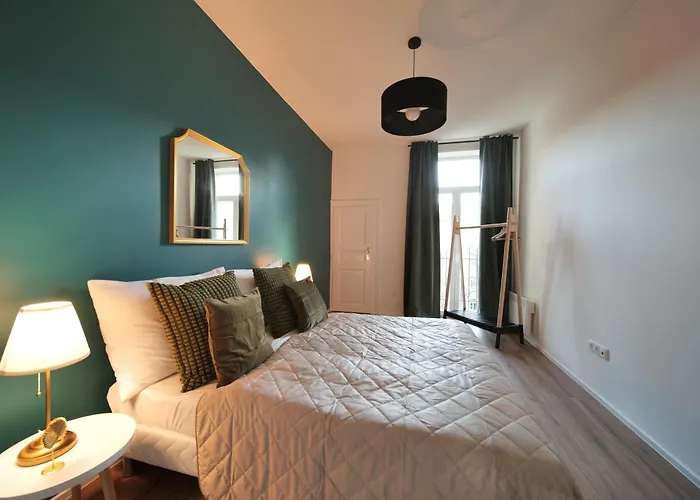 Royal Square View Apartment *